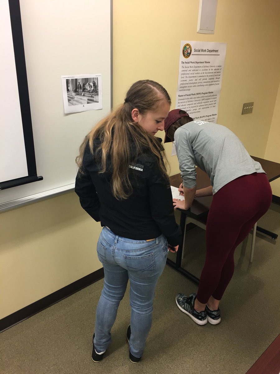 DelmarMathRocks's tweet image. Mrs. Terry Rodenbaugh demonstrates a Gallery Walk for making inferences. #ProjectKEEP