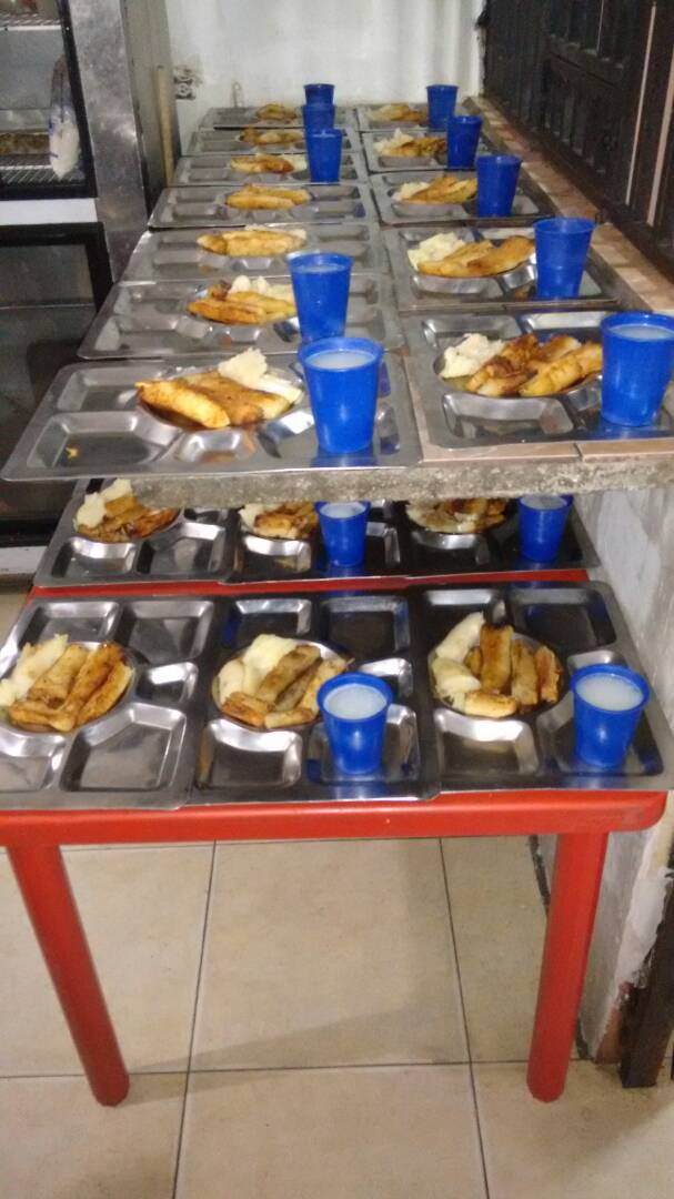pestana_jl's tweet photo. Desayunos hechos con amor, con la convicción de que cualquier gesto de humanidad y afecto hacia los ciudadanos en atención puede cambiar su vida... Para quienes trabajamos en la @MNegraHipolita nuestra recompensa es el bienestar de todos los beneficiarios #VenezuelaEsInclusión https://t.co/h2L2IPYTIn