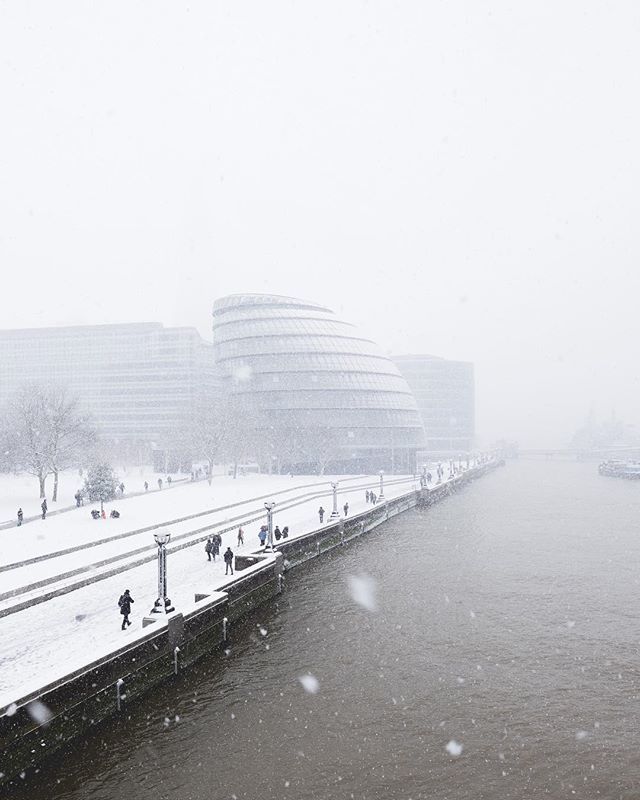 One from yesterday when the Shard did a disappearing act 🌫 #thebeastfromtheeast #londonsnow2018 #snowstorm -
#mydarlinglondon #londonguru
#visitLondon #loves_united_london #mysecretlondon #Londonthroughmycam #mylondonphoto #londoncityworld #timeoutlo… ift.tt/2HUGjol