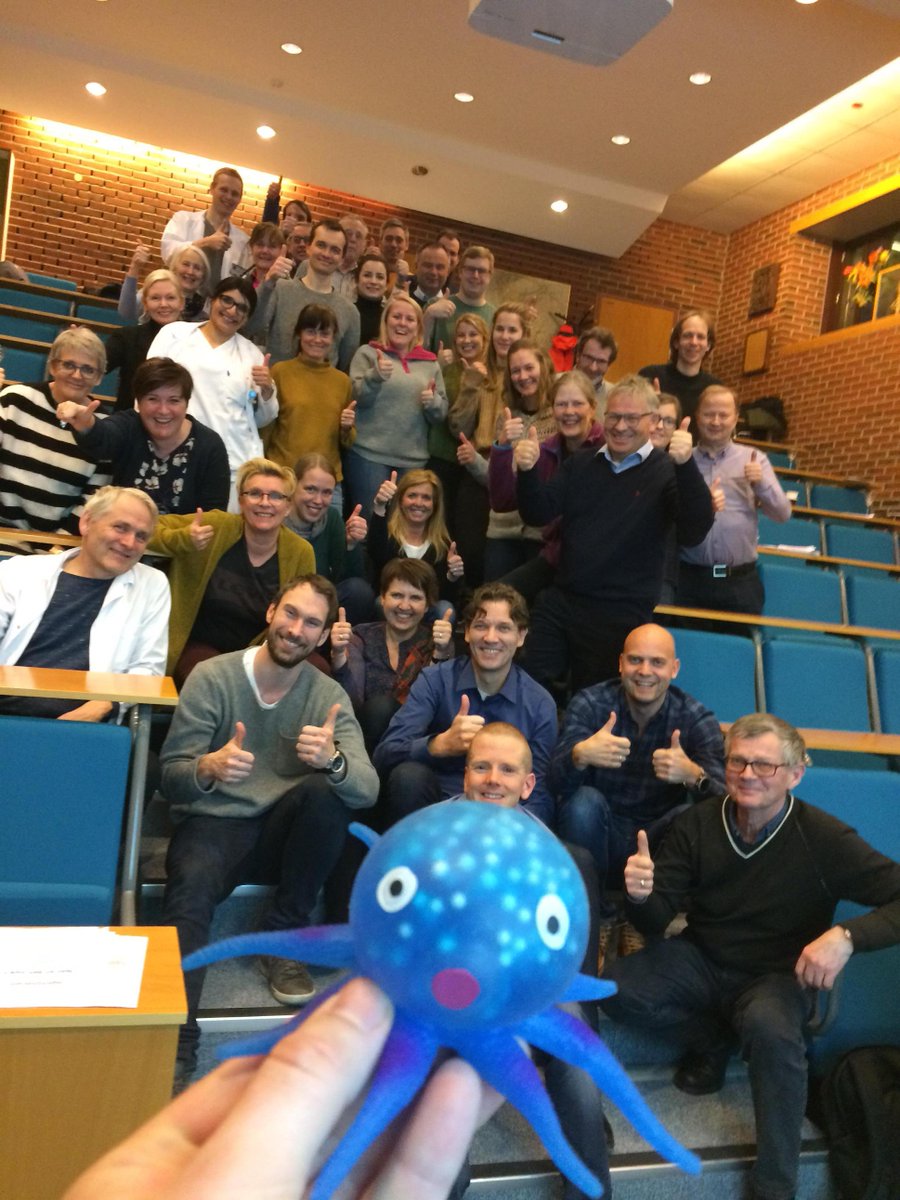 Squidgy made a lot of new friends while visiting the local hospital of Haugesund, Norway during a meeting focusing on #overtreatment and "when do we say no?". Thank you @Distriktslegen for the amazing photo and for inspiring more doctors to #showmorespine! #squidgyaroundtheworld
