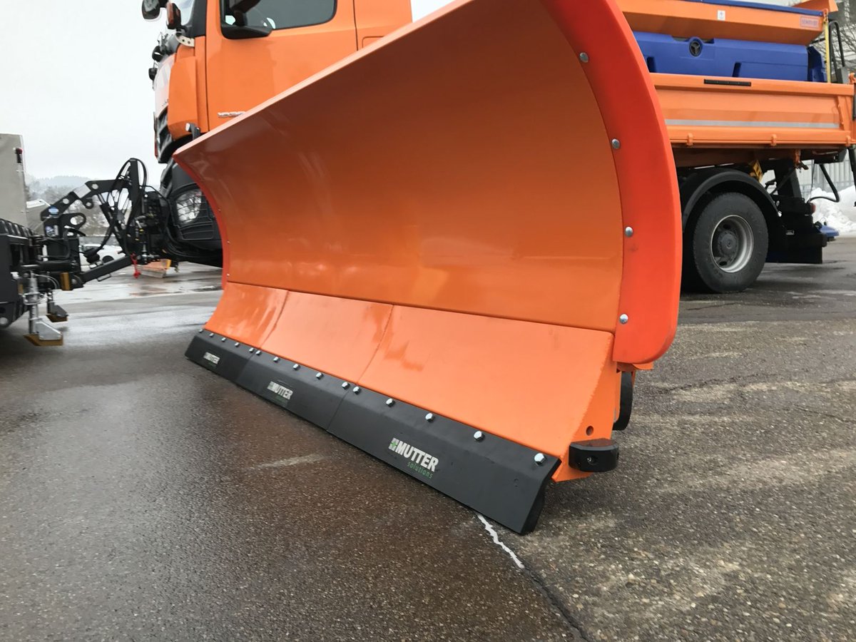 solutionsMutter's tweet image. Der #Wetterbericht zeigt: Am Wochende fällt Schnee in weiten Teilen Deutschlands! Zeit, neue Leiste an die Pflüge zu packen! 
#schneepflug #winter #wetter #Schnee #Schneefall