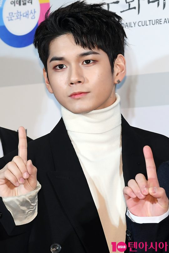 ongza008's tweet photo. 성우 신한은행  
성우 신한SOL  
성우 노래  
성우 춤  
성우 gif  
성우 움짤  
성우 연기  
성우 손  
성우 키  
성우 음악중심  
성우 쇼음악중심  
성우 뮤비  
성우 비주얼  
성우 라디오스타  
성우 비율  
성우 사진 https://t.co/AVCdXcRQBa
