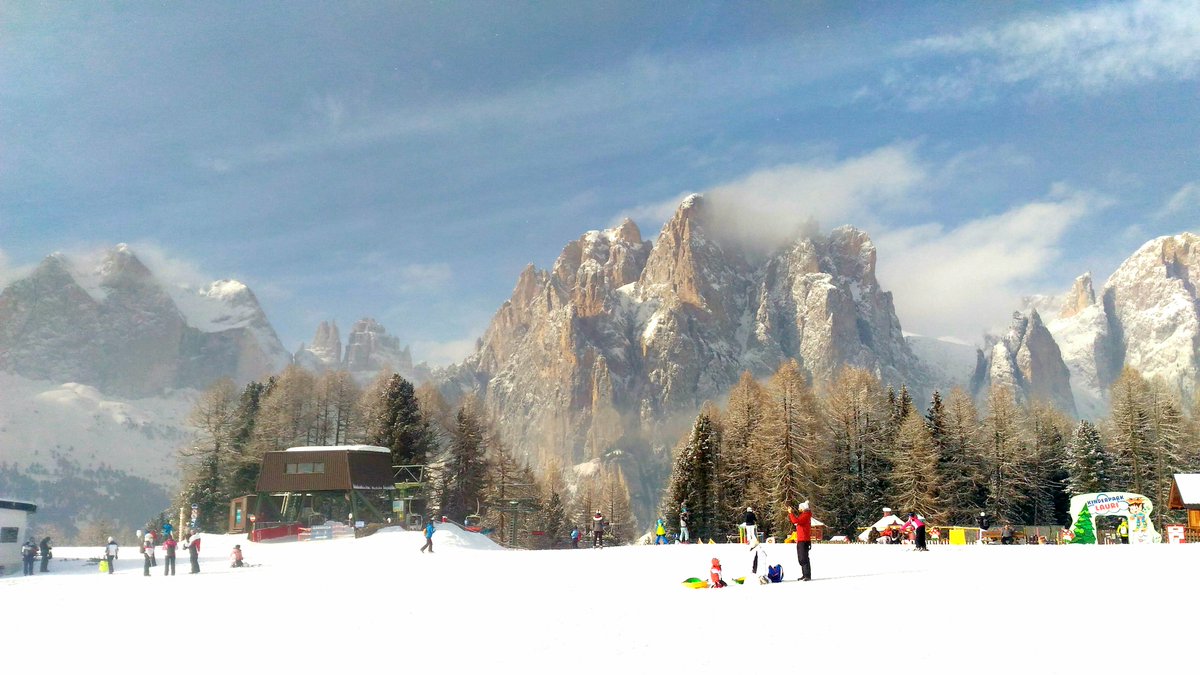 FassaSport's tweet photo. C'è sempre il sole dopo la tempesta... Che spettacolo da #Ciampedie!! #catinaccio #larsech #vigodifassa #dolomiti #magia @valdifassa  @BaitaChecco @dolomiti_it https://t.co/P7eMpy4DBR