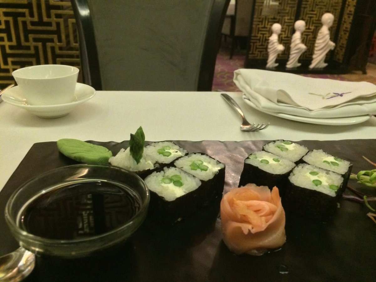 veidehigite's tweet photo. What’s Oriental cuisine without exemplary flavours right? Last night, Ni Hao had me taste some-of-the-best Sushi in town! #NiHao #NiHaoIndore #NiHaoRadisson #RadissonBluIndore #RadissonBlu #IndoreFineDine #travelblogger #foodporn #healthycuisine #foodblogger https://t.co/LE4qEvbP2R