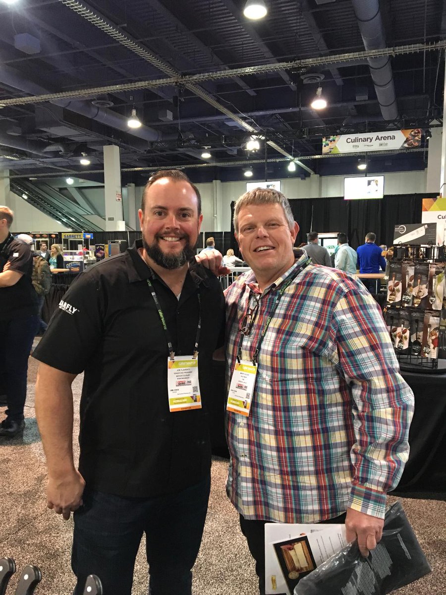 3_ChefsCatering's tweet image. We&apos;re still beaming from #Catersource2018! Thank you Mercer Culinary for the awesome chef coat for you guessed it -our own Chef Mark.

Can&apos;t wait until next year!