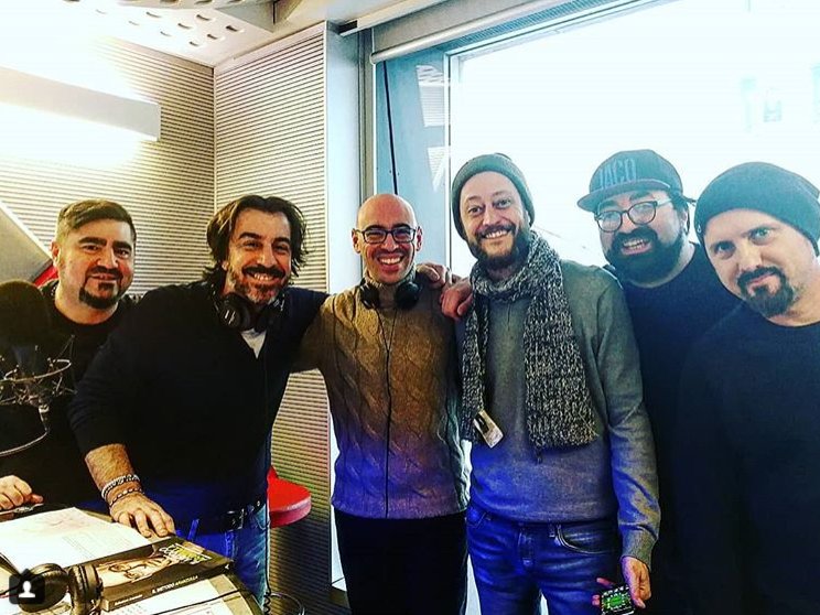 Radio105's tweet photo. Sintonizzatevi subito, c'è @salvoaranzulla in diretta con i ragazzi dello Zoo!! 😛😍
Seguitelo on air https://t.co/bsrR14Or6p 🎧 #salvatorearanzulla #aranzulla https://t.co/TJ50kQjQHp