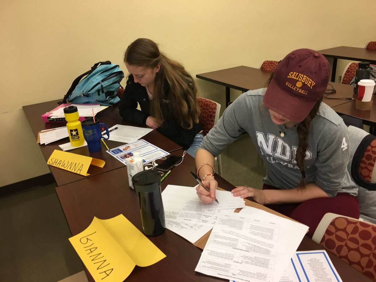 DelmarMathRocks's tweet image. Mr. Grady McGrew shares the Ten Word Summary HOT strategy with SU Aspiring Educators.  #ProjectKEEP