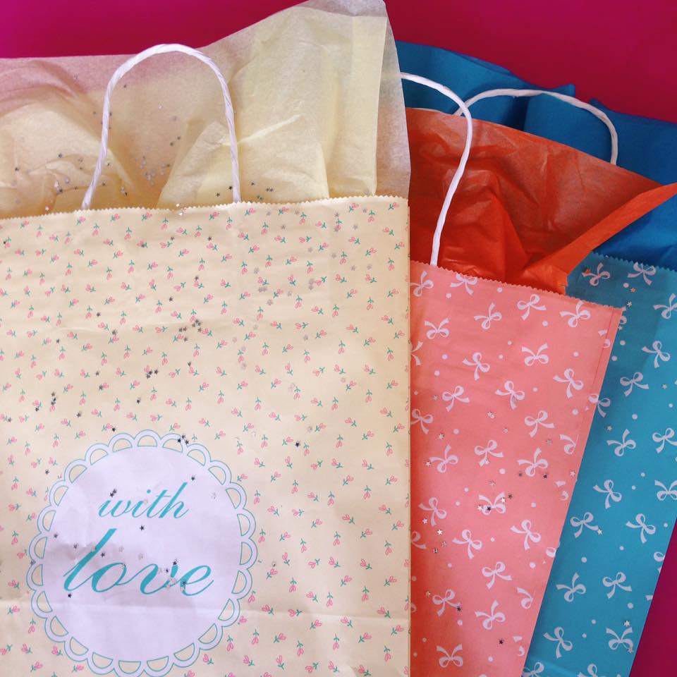 #konvipack #paperbag #bagsforgift🎁🎀 #bagsforwomen #bagswithhandles #конвипак #бумажнаяупаковка #бумажныепакетыподзаказ #крафтупаковка #пакетыдляподарков #пакетысручками #8марта #праздниквесны 🌺