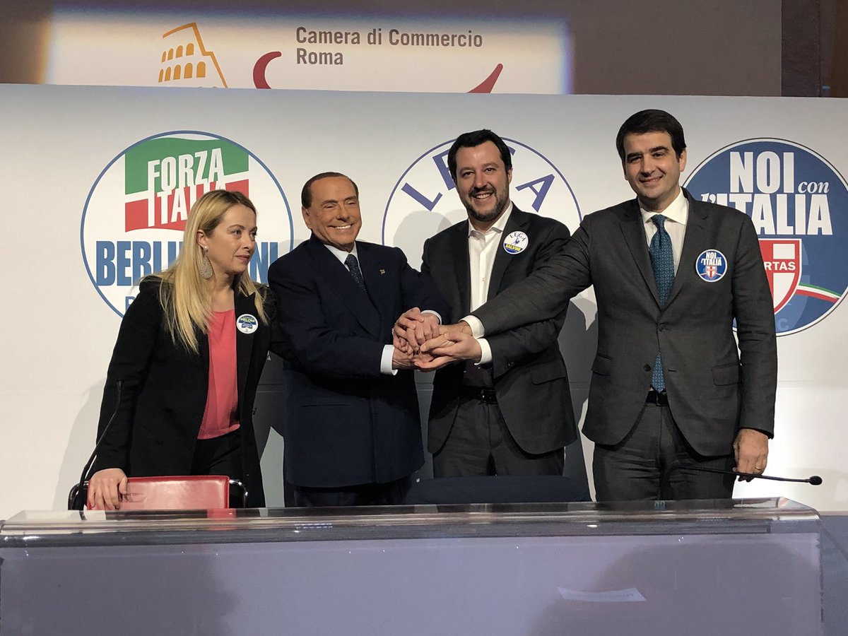 CalabriaTw's tweet photo. Ora al Tempio di Adriano #unitisivince @berlusconi @GiorgiaMeloni @matteosalvinimi @s_parisi @RaffaeleFitto #elezioni2018 https://t.co/bAUvBGqu38
