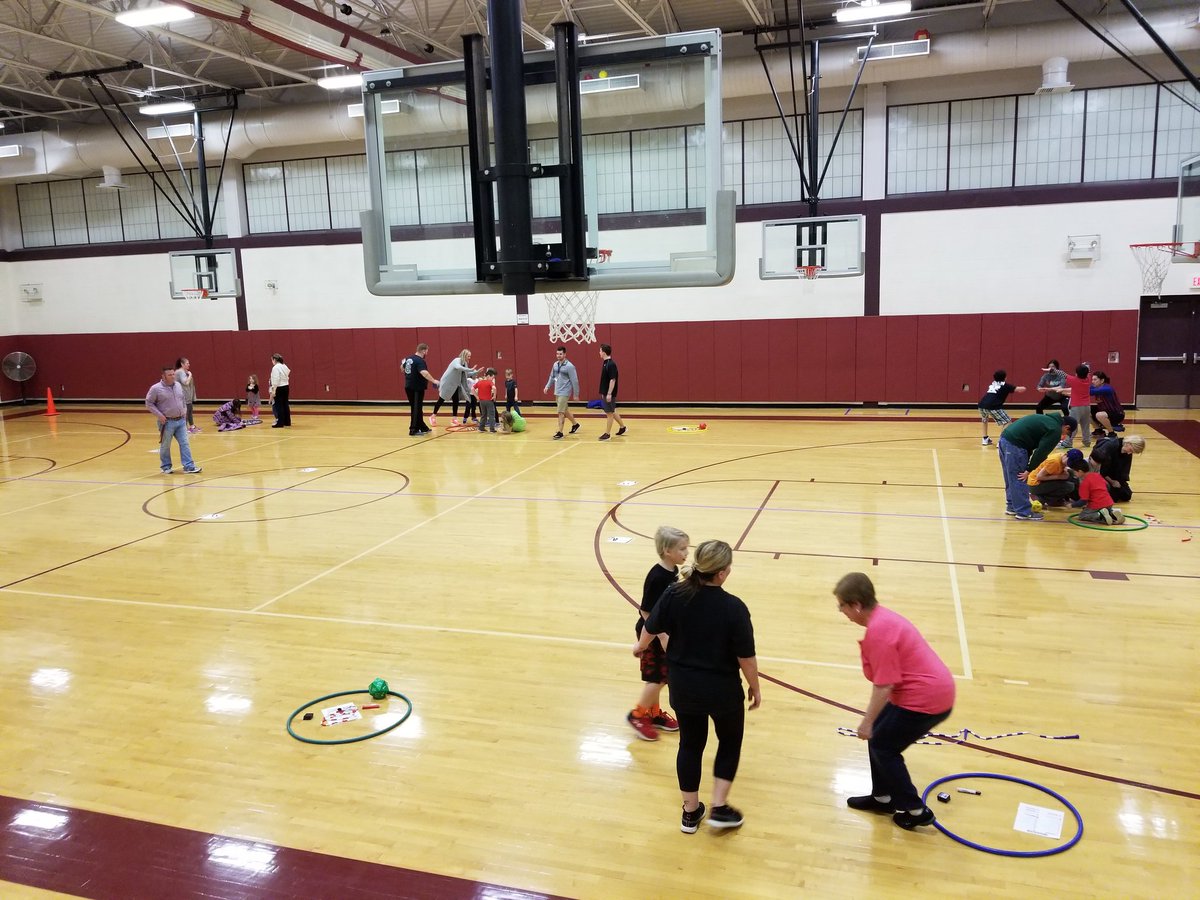 MerriamBraves's tweet photo. Family Fitness night! Practicing a health lifestyle. 
@FitspirationaI 
#familyfitness 
#fitness 
#FitnessGoals https://t.co/FIIh1HmScH