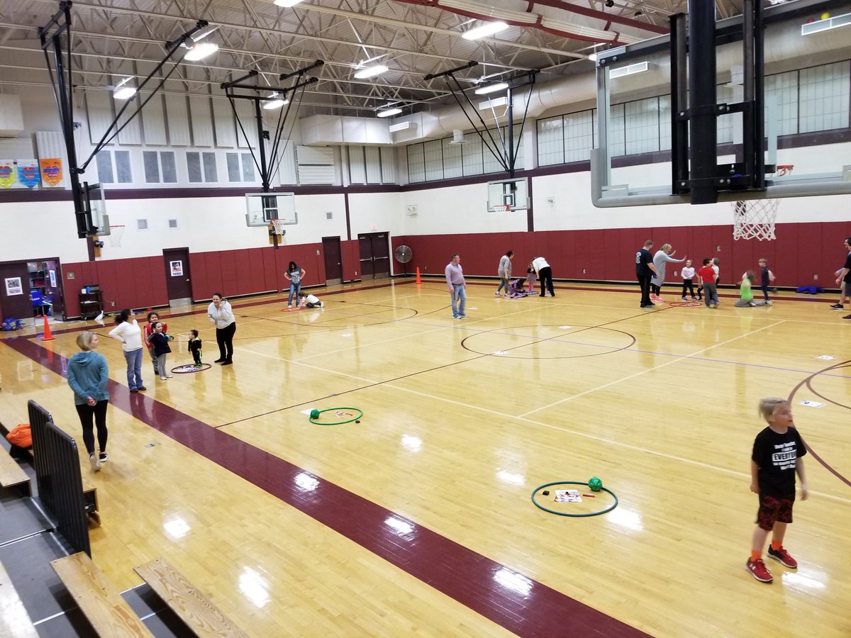 MerriamBraves's tweet photo. Family Fitness night! Practicing a health lifestyle. 
@FitspirationaI 
#familyfitness 
#fitness 
#FitnessGoals https://t.co/FIIh1HmScH