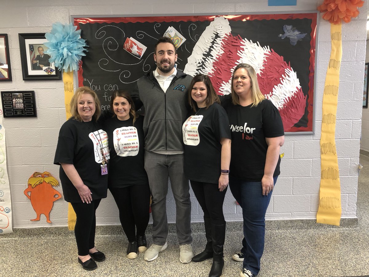 MsRhodes5's tweet photo. @carpenterrocket @carpenter3rd had a very special Mystery Reader today! Thank You @scottysimes83 for taking the time to read & sign autographs for our third graders! #NFL @Panthers @OBSupCittadino @OBassistantsup @GBrunie16 @_KirstenTilton_ #RTIProud #ReadAcrossAmerica https://t.co/jxZoSHbeQw