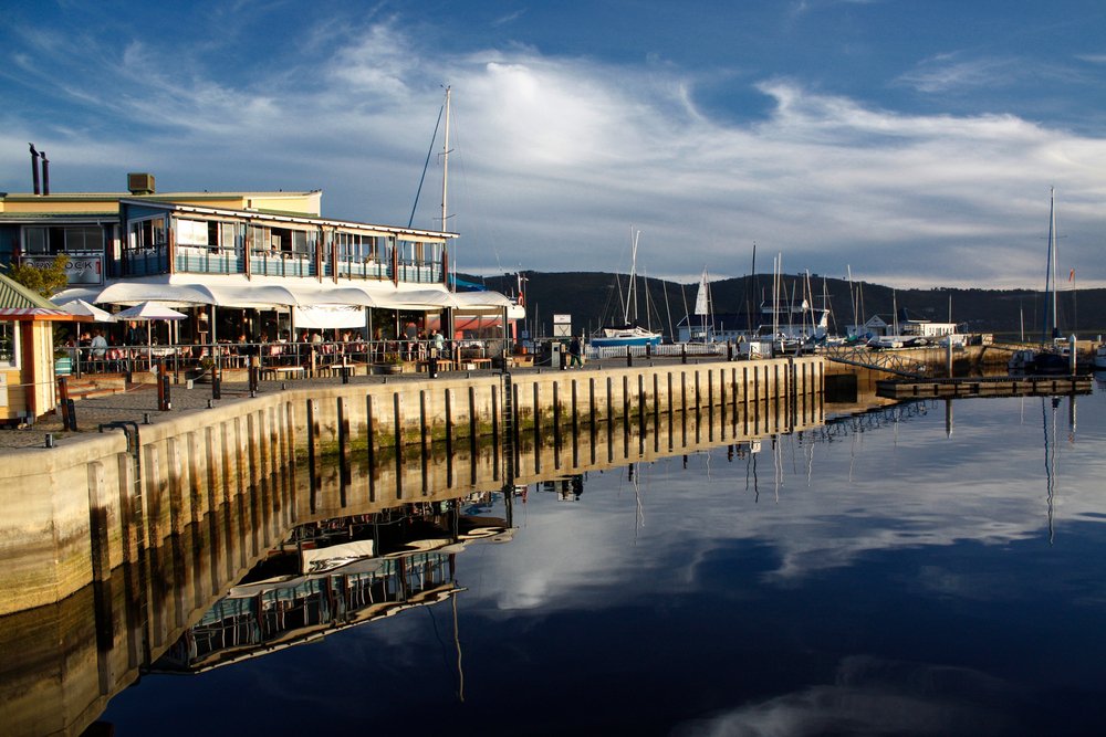 TourvestDM's tweet photo. The #Knysna Waterfront is filled with great #food, beautiful #art, stunning views &amp; more! This spot has to be on your #GardenRoute itinerary. 

#Waterfront #Lagoon #Restaurants #Shops #Shopping @AllAboutKnysna  @DrydockKnysna @KnysnaTravel @HeroKnysna @knysnatourism @meander2014 https://t.co/gmzzrV3czn