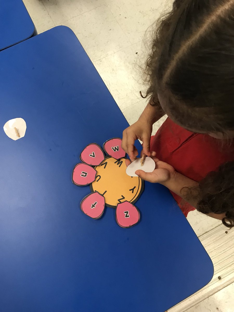 MrsBragunier's tweet photo. practicing our letter recognition and fine motor skills #wellontheirway #PreK #BCPSProud #BESBobcats @MrsBragunier @Bennett_ES @MysterE1980 @browardschools https://t.co/9R5SGWY5zK