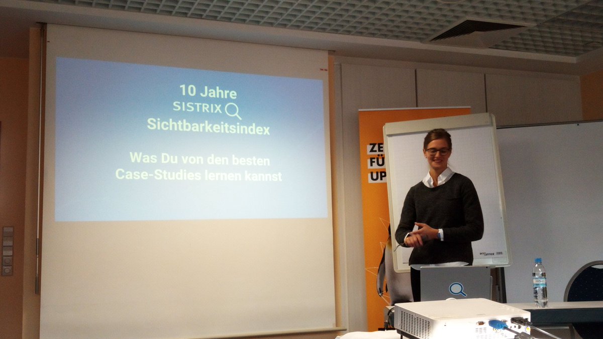dskom's tweet image. 10 Jahre #Sichtbarkeitsindex - @sistrixDE hat was zu feiern. Und auf der #seocampixx feiert Lisa Bastian von #Sistrix das Jubiläum mit einem Blick auf 6 #UseCases ab, die in den letzten 10 Jahren im Sistrix-Blog besonders erfolgreich waren 🎉 #SEO #campixx #seocampixx2018