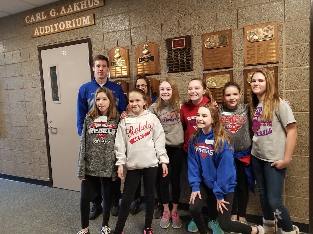 dustinwright05's tweet photo. Twin day here at Willow River so we have a bunch of Mr.Wright's #twinning https://t.co/IRxMgqrq45