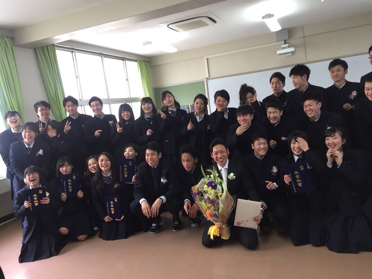 mainichiganbate's tweet photo. 卒業でけましたー！🌸 
長いようで短い三年間でした！
テニス部に入ってよかったって思えたし最後までアホしてた男テニ最高やわ！
滋賀短きてよかったって思えた三年間でした！ https://t.co/Dh3dVjitVd