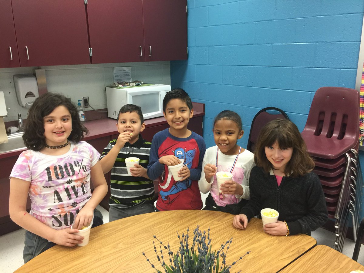 SEllisprincipal's tweet photo. Congratulations to our 3rd and 4th grade Star-tastic students of February! @EllisSoars https://t.co/e2hQYwtyeW