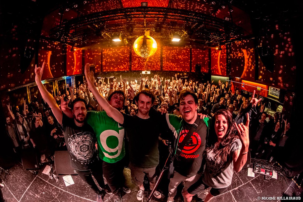 Des milliers de kilomètres, des centaines de concerts, des rencontres aux quatre coins de la france et même d'europe... Holding Sand a été une fabuleuse aventure.
Un énorme MERCI pour votre soutien tout au long des années !

📷 Maxime Hillairaud