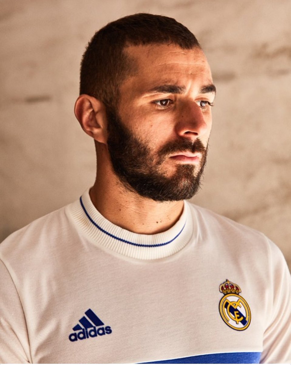 JuanmadelaPoza's tweet photo. #Adidas y el #RealMadrid han dado a conocer a través de sus perfiles oficiales de #Instagram una nueva edición de una camiseta retro del conjunto blanco denominada #IconJersey.
#HalaMadridyNada Más https://t.co/6iGgy3pmD3