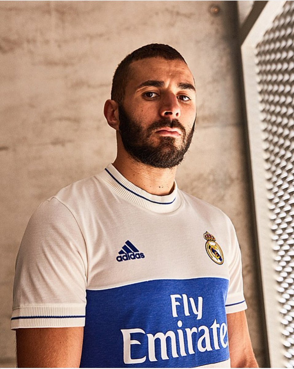 JuanmadelaPoza's tweet photo. #Adidas y el #RealMadrid han dado a conocer a través de sus perfiles oficiales de #Instagram una nueva edición de una camiseta retro del conjunto blanco denominada #IconJersey.
#HalaMadridyNada Más https://t.co/6iGgy3pmD3