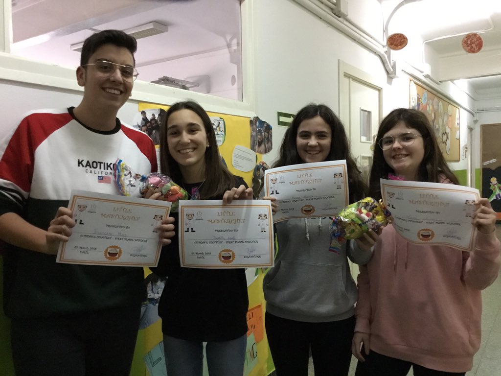 mercedaries's tweet photo. Giving the prices to the cupcake contest winners! #EnglishWeek #MasterChefWeek https://t.co/8iqiYtbTBg