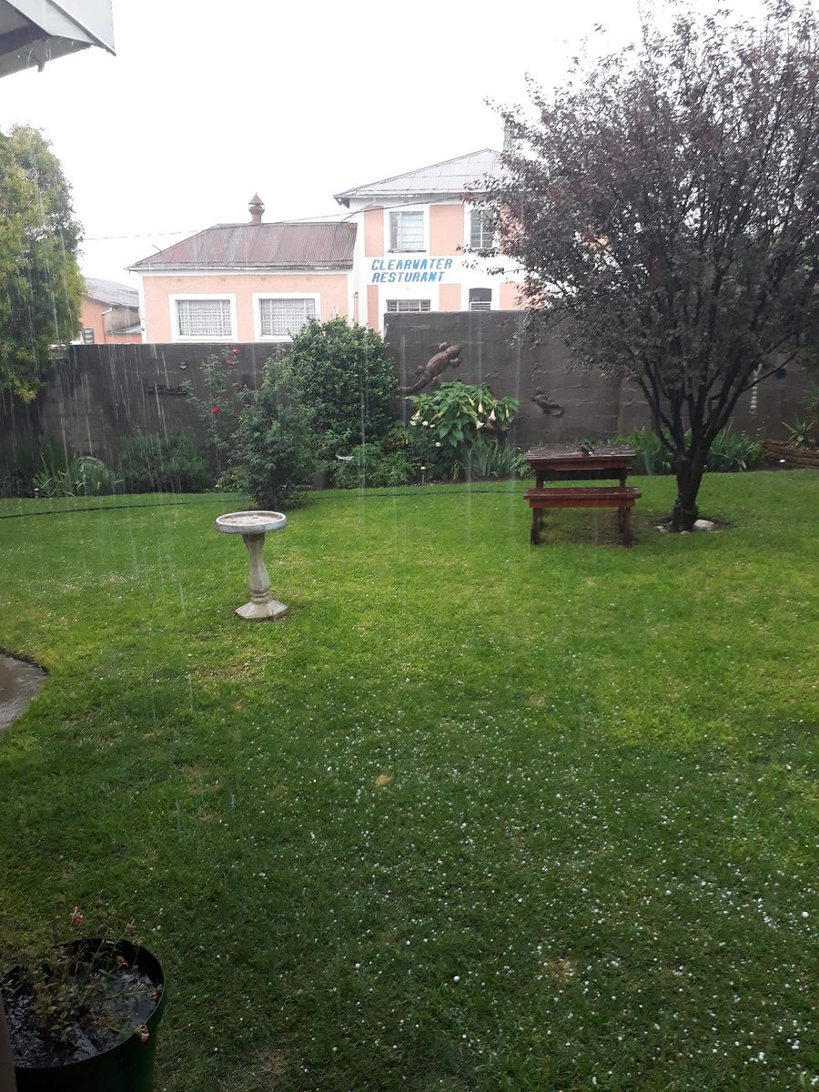 ReenvalSA's tweet photo. Maart skop af op #Indwe Ooskaap met n lekker bui reen gepaard met donderweeren bietjie hael Abel Gouws #rain #hail #SouthAfrica @eNCAWeather https://t.co/Ku8xSk7EuF
