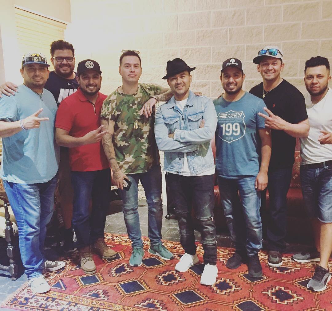 ElGrupoVision's tweet photo. Buenos Días! Casualmente con Grandes amigos! 🤠 #tbt #fotodelrecuerdo #frankiej #robtheoriginal #vision #purovision https://t.co/KeJbuLmmq1