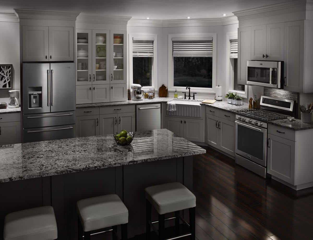 AC_Carlson_'s tweet photo. Greasy fingers and smudge marks don't stand a chance with Maytag’s easy-to-clean fingerprint resistant stainless steel, keeping your kitchen sleek and perfect for those messy meals. https://t.co/9qLuRv68pX