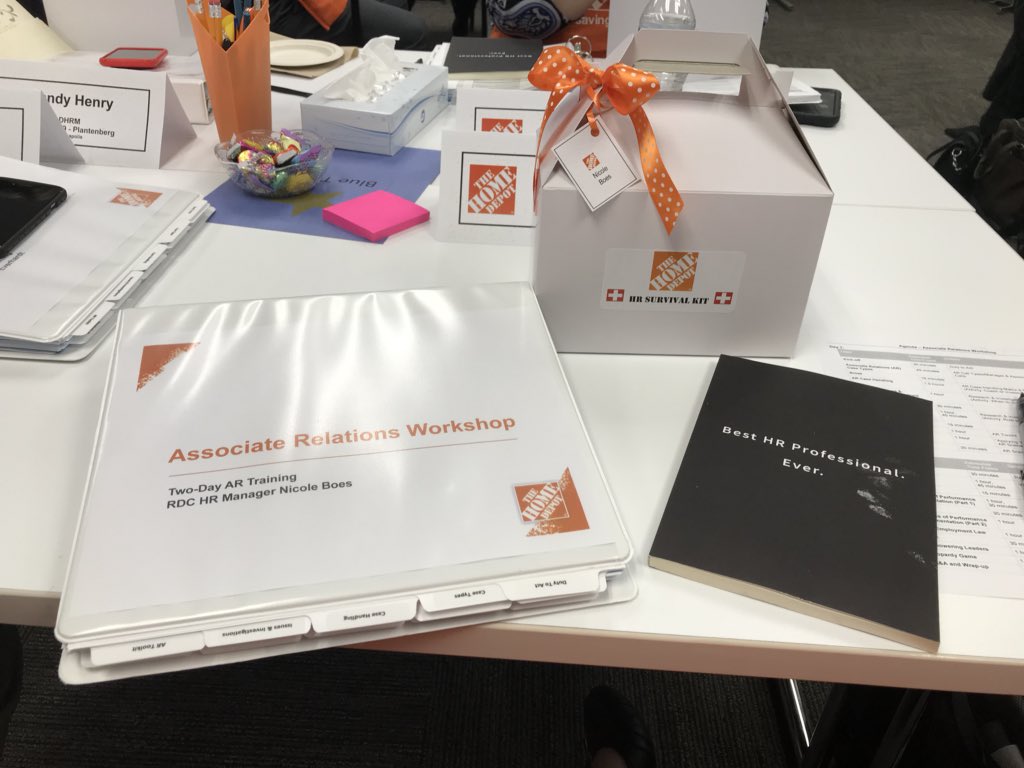 nboesTHD's tweet photo. AR Training with our store partners, great collaboration! #OneHomeDepot #TeamSCHR https://t.co/Gt8dc4049Y