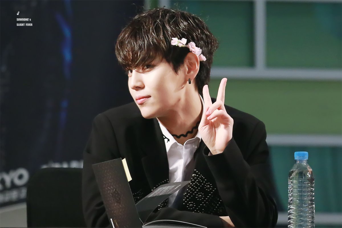 suwoongl95_'s tweet photo. Anggap aja sekarang tanggal 29 februari ya):

Selamat tanggal 29 februari yg kedua untuk kita!❤ semoga aku makin ganteng ehehe.i love yongguk, eh salah. I love you more than i love ice cream!❤ https://t.co/UYxB8FVHKt