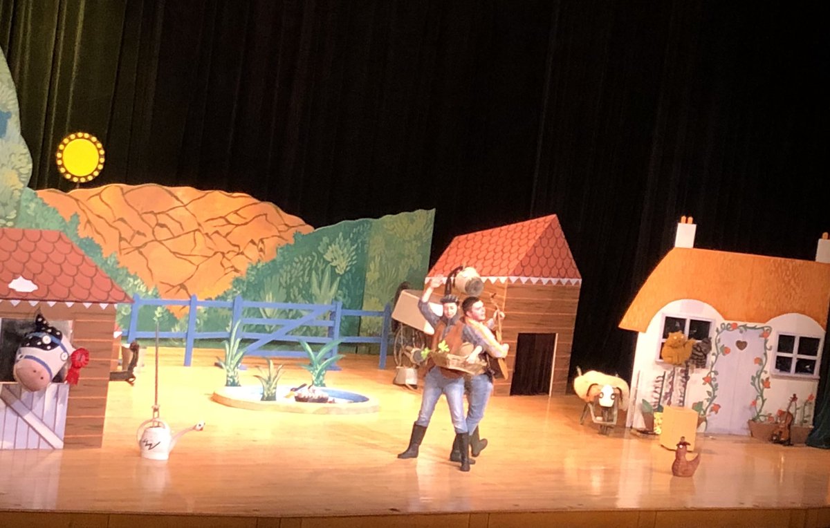 BCADpreprep's tweet photo. Fantastic FS2 trip to see What the Ladybird Heard at Abu Dhabi Theatre #JuliaDonaldson @BCAbuDhabi https://t.co/b9vEpy1AhO
