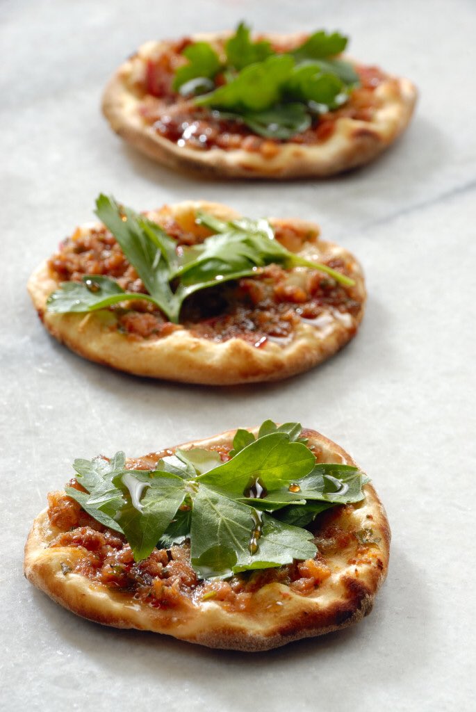 Leziz başlangıçlar için Mini Lahmacun Pizzalar😋❤ #thehousecafemavibahçe #izmir