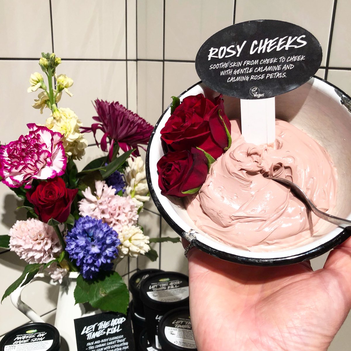 LoveSouthseaUK's tweet photo. Stocking up on my fav face mask to beat the cold dry air 💞 yessss @LushPortsmouth 💞 #lush #lushuk #lushie #lushcosmetics #lushbathbb #lushmums #vegan #vegetarian #becrueltyfree #handmade #lushlife #lushcosmetics #bbloggers #lushspring #keepitgreen #crueltyree #facemask https://t.co/8TKNyAQkqP