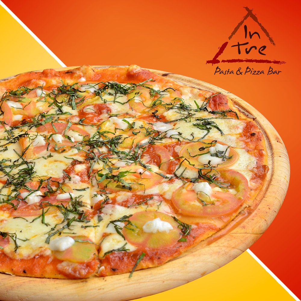 In_Tre's tweet photo. Todo lo que lleve Capresa en su nombre sabe excelente, para que poner en duda lo buena que está la Pizza Capresa, ven a pedirla antes que otro se dé cuenta y se las lleve todas. https://t.co/Dmu4biN6N4