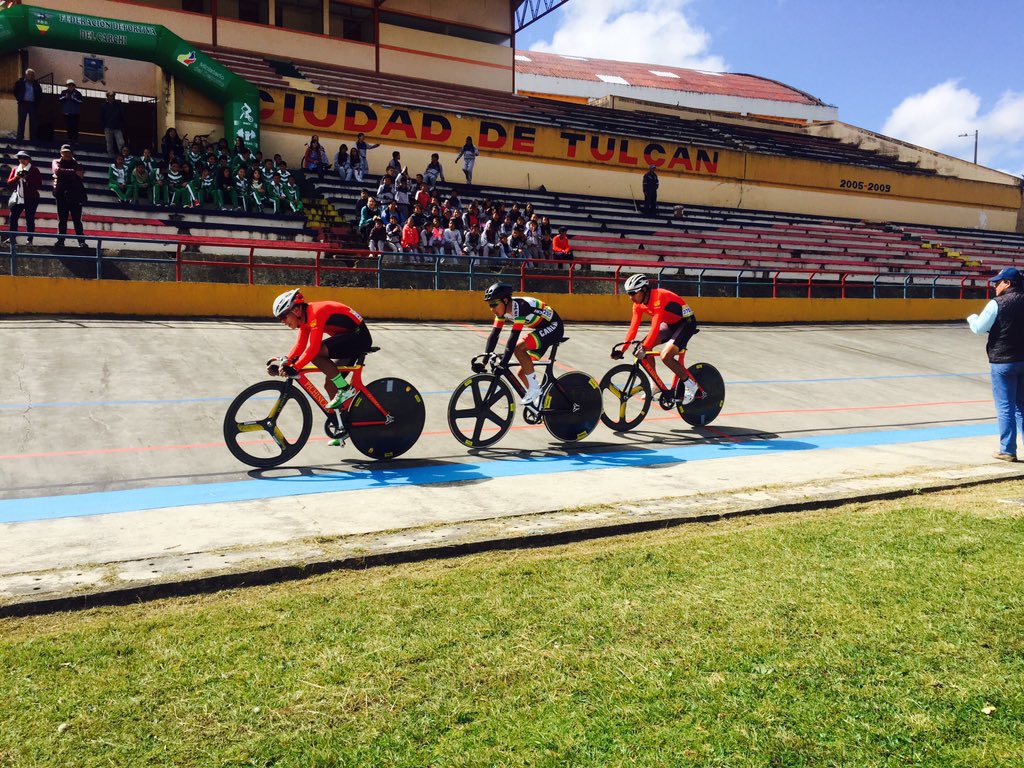 CarchiPrefectur's tweet photo. Con éxito inició el Campeonato Nacional de Ciclismo Élite , el equipo de #CarchiPrefectura logra los primeros puestos en la primera estapa Omnium de 6 pruebas, Klever Cuasquer y Sebastián Rodríguez https://t.co/O59jP6EDXE