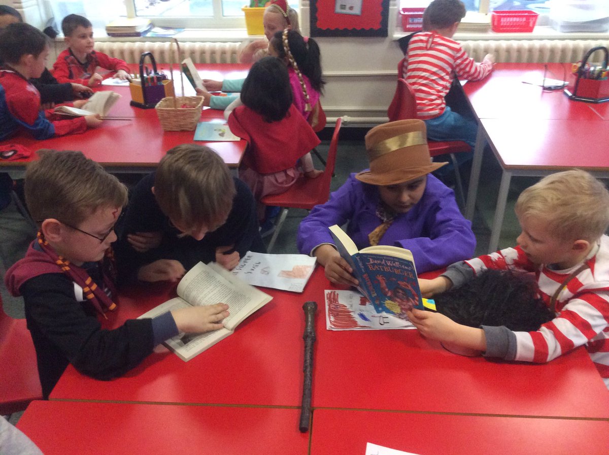 firsprimarysale's tweet photo. #year4KH #Year2LT Shared reading on #WorldBookDay. https://t.co/8mdQijts1a
