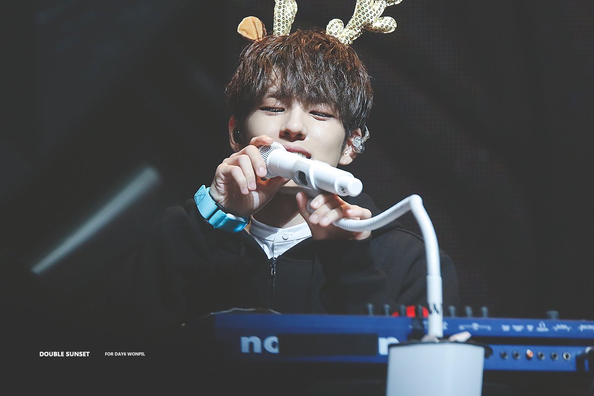 doublesunset_wp's tweet photo. 171224 #원필 #WONPIL #데이식스 #DAY6 눈물은 나지만 열심히 노래를 부를테야.. https://t.co/KdBUFsqjB7