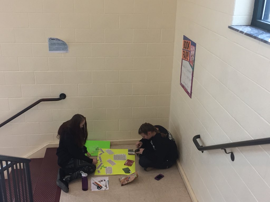 sunflow3r631's tweet image. #exhibits in the making! #paleobiology #geologictime #bhslearns #maker