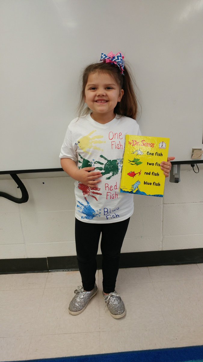 SzobotasClass's tweet photo. It's Character Day here at @FES_Buffs . Here are a couple of my little buffs holding the books that their dressed up as.π #ReadAcrossAmerica #DrSeussWeek #FES2017 #FESFamily https://t.co/uHvEiVsWZq