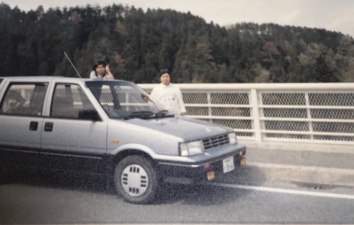 だっち Di Twitter まだ 近所の車がほとんどセダンだった頃 父が選んだ車がは初代プレーリー このプレーリーで色々な所に連れて行ってもらい色々な思い出が出来ました そんな私も父となり 子供達とセレナで色々な所に出かけて 色々な思い出作りたいです 日産