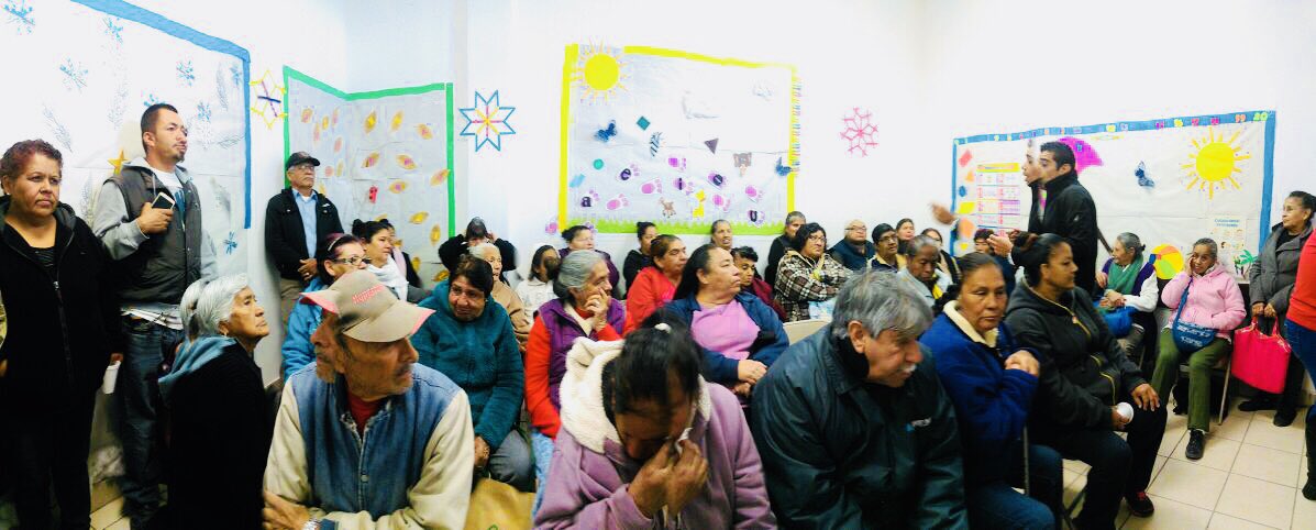 chumel_galvan's tweet photo. Seguimos trabajando en Cd. Juárez en la comunidad Díaz Ordaz para seguir avanzando en el Plan de Expansión 2018 #TeInvitoAComer #TeamChihuahua https://t.co/6N98BZDG1V
