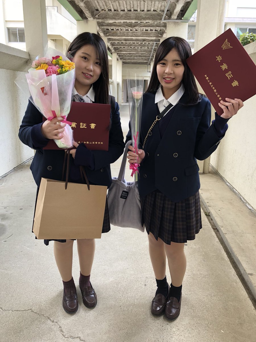 aimi_3591's tweet photo. 3/1卒業式🌸

無事卒業しました😉✨
今までありがとう❤❤❤ https://t.co/u0p6hbJW2F