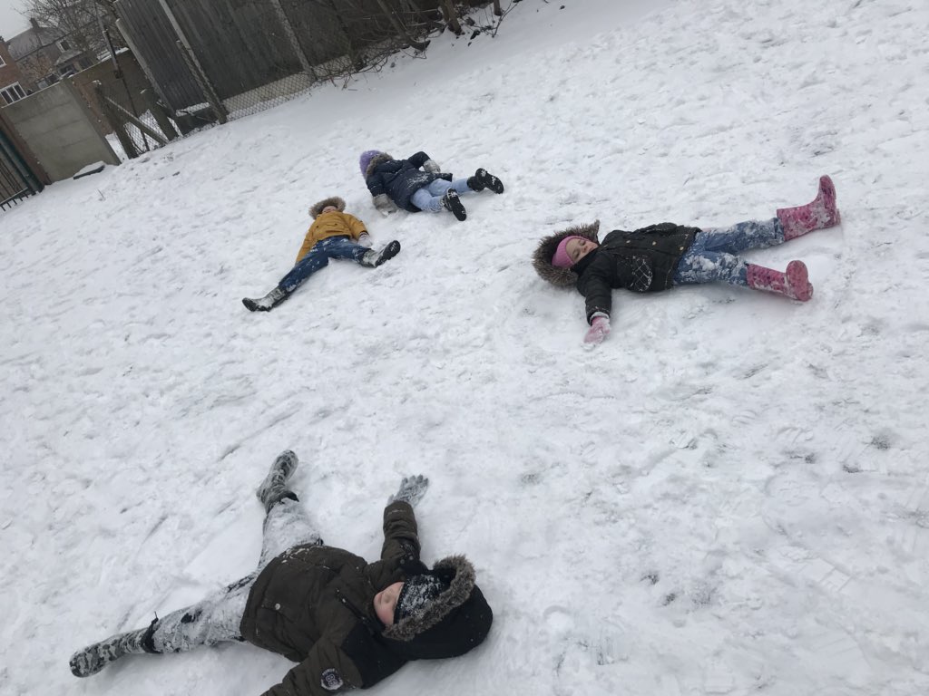 kellytween's tweet photo. @thamesviewj @FiBashirTVI The kids have been out playing in the snow https://t.co/OUM7uuiA3Z