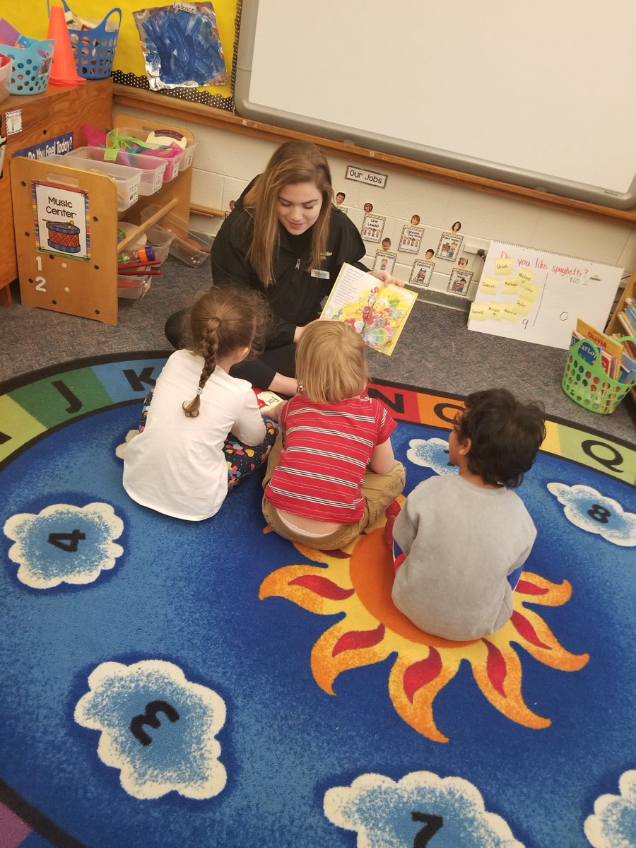 Inspired_Bailey's tweet photo. We ❤️ our MHS Student Leaders sharing books with our PK students. @alroyster @JoyTomsMHS @RCS_NC #LeaderReaders #ReadAcrossAmericaWeek 📚🐾 https://t.co/8dGSiLhIHL