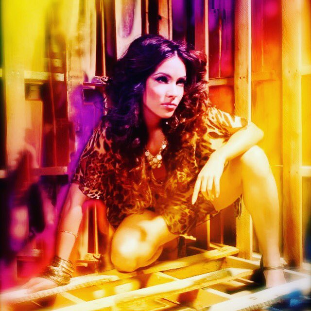 monakiren's tweet photo. #happyholi all my beautiful people #holi #colour #liveitup #befun #becrazy #enjoylife #instalike
Thank you  to the amazingly talented @ajchag for this stunning #shot #makeup and styling by me 🤗 @mona.kiren . https://t.co/4T9oa7291O