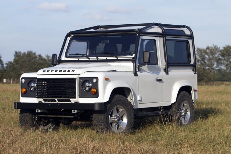 ECOverhaul's tweet photo. Life is to short to drive a vehicle that you haven't made your own. Bring your Defender to ECO today and we'll help you create your own custom beauty. #eco #defender #customdefender #4x4 #customride https://t.co/bhb6U4Xc2d