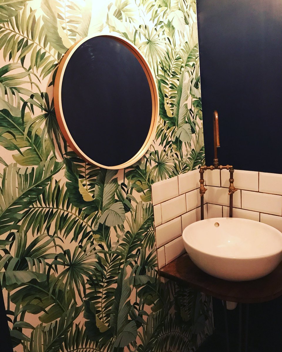 ThehabitSLG's tweet photo. Snow day means wallpapering gets done! #tropicalinside #freezingoutside❄️ #nunhead https://t.co/B7dQZDmm0X