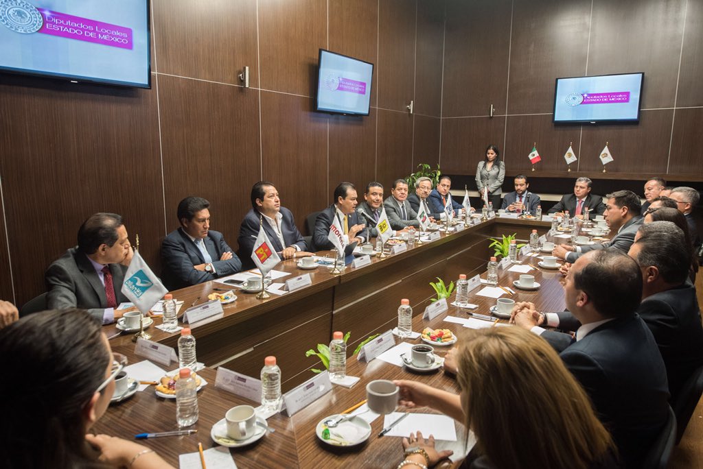 cruz_roa's tweet photo. Hoy concluye una etapa muy importante en mi trayectoria profesional. 

Como Presidente de la Junta de Coordinación Política de la #LIXLegislaturaEdoMéx, tuvimos 2 años y medio de intenso trabajo, donde se privilegió el diálogo, el consenso y el respeto. https://t.co/ij4Xtxbpib