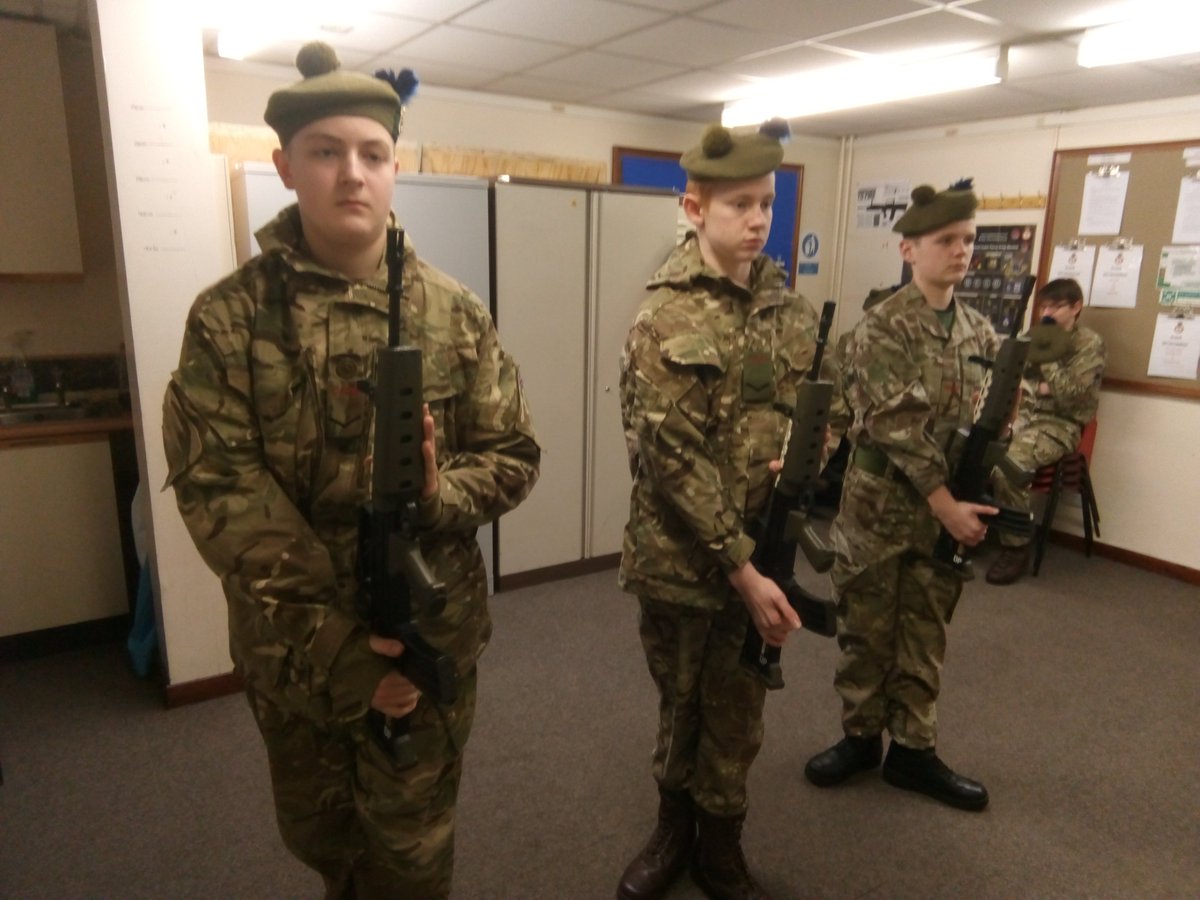 PRO1hldrsacf's tweet photo. The last of my 2* #RifleDrill lessons last night, teaching Present Arms. Next stop their #Drill Test later this month #ACFAdventures https://t.co/Jl6rSN4cCv